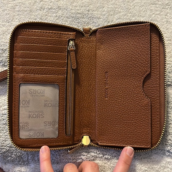 Michael Kors Fulton Large Flat Multifunction Phone Case Wristlet - Picture 3 of 5